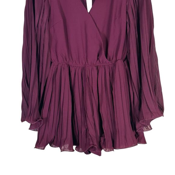 NWT She + Sky Pleated Romper Womens M Purple Long Sleeve V-Neck Flowy Romantic - Picture 4 of 9